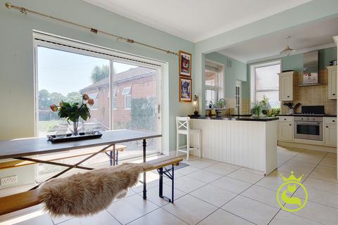 65 Ashley Road, Poole, BH14 9BT