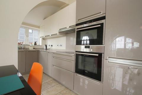 2 bedroom apartment to rent, Western Esplanade, Broadstairs