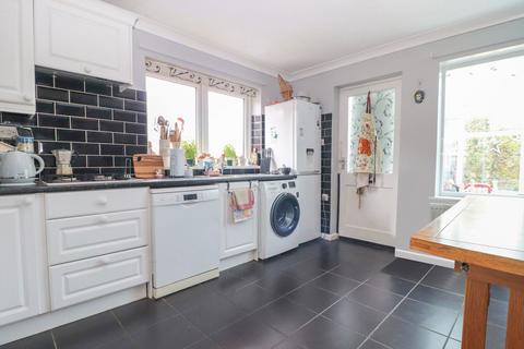 2 bedroom detached bungalow for sale, Crestview Drive, Lowestoft NR32