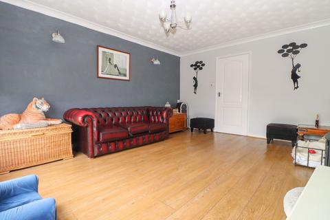 2 bedroom detached bungalow for sale, Crestview Drive, Lowestoft NR32