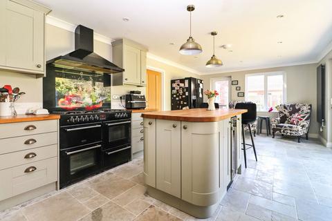 4 bedroom detached house for sale, Whitwell Road, Norwich NR10