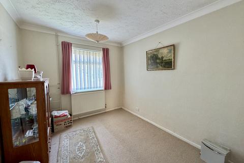 2 bedroom bungalow for sale, Pinewood Close, Eastbourne, East Sussex, BN22