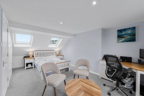 26 Ravensfield Gardens, Epsom, KT19 0SR