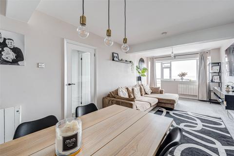 2 bedroom flat for sale, Ariel Court, Brighton Road, Lancing, West Sussex, BN15