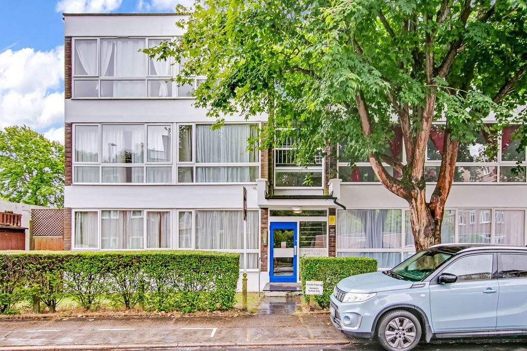 Windlesham Grove, London SW19 2 bed flat - £400,000