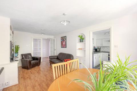 2 bedroom flat for sale, Selhurst Close, London SW19