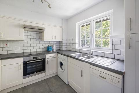 2 bedroom flat for sale, Selhurst Close, London SW19