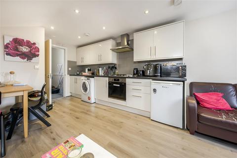 2 bedroom apartment for sale, Haydons Road, London