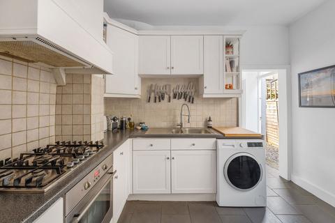 5a Delia Street, London, SW18 2BT