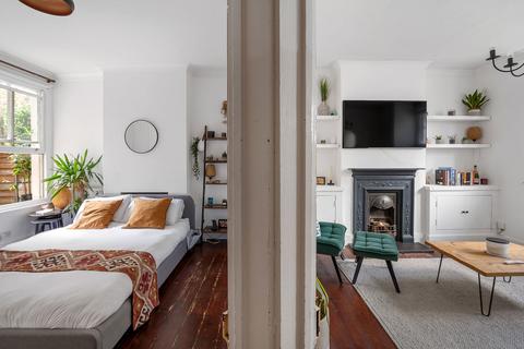 5a Delia Street, London, SW18 2BT