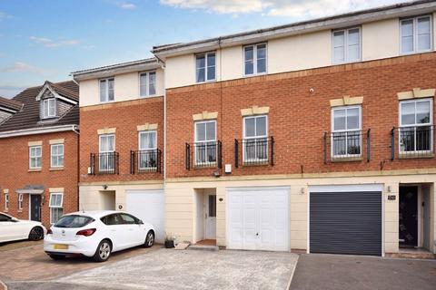 3 bedroom terraced house for sale, Weavers Chase, Wakefield