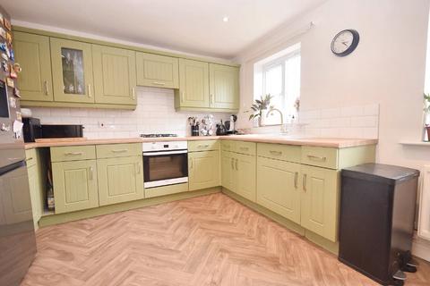 3 bedroom terraced house for sale, Weavers Chase, Wakefield