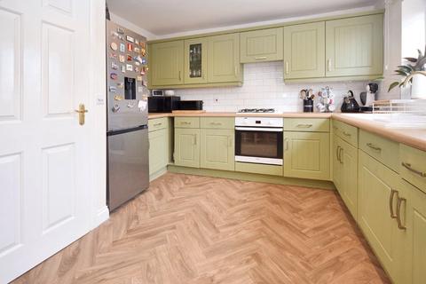 43 Weavers Chase, Wakefield, WF2 9UE