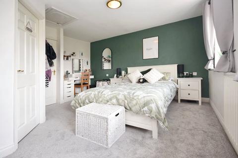 43 Weavers Chase, Wakefield, WF2 9UE