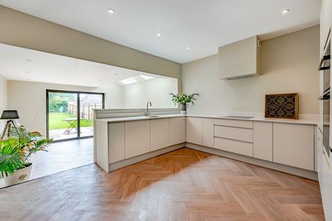17 Oakhill Road, Reigate, RH2 7HA