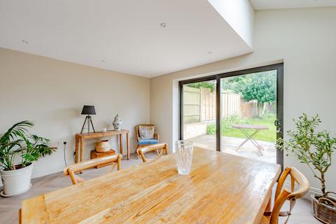 17 Oakhill Road, Reigate, RH2 7HA