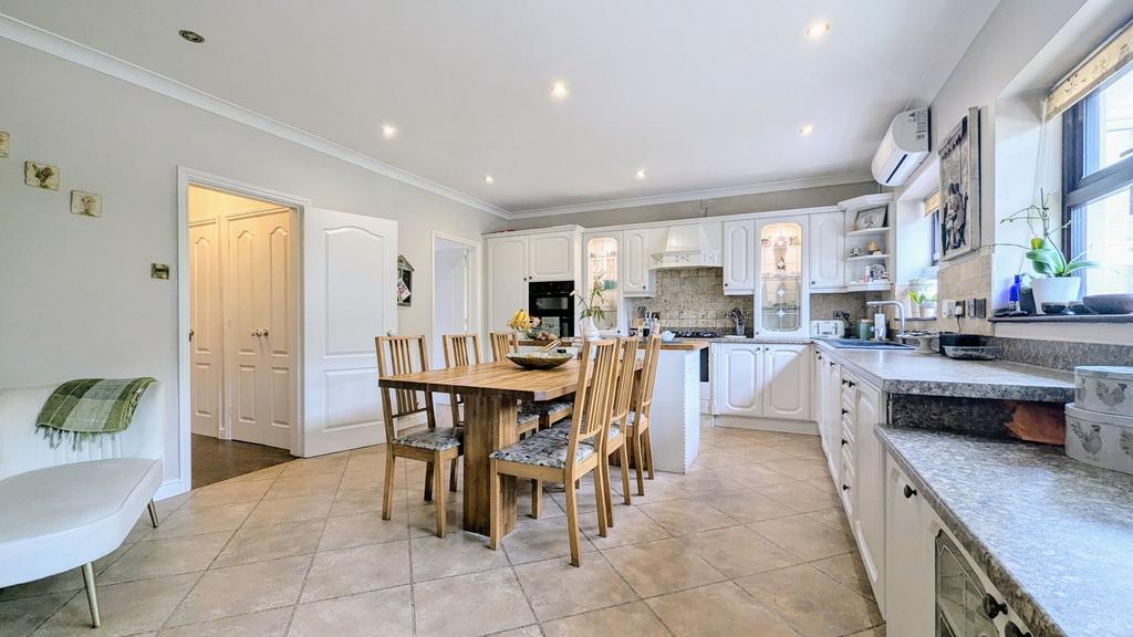 Kitchen/Breakfast Room