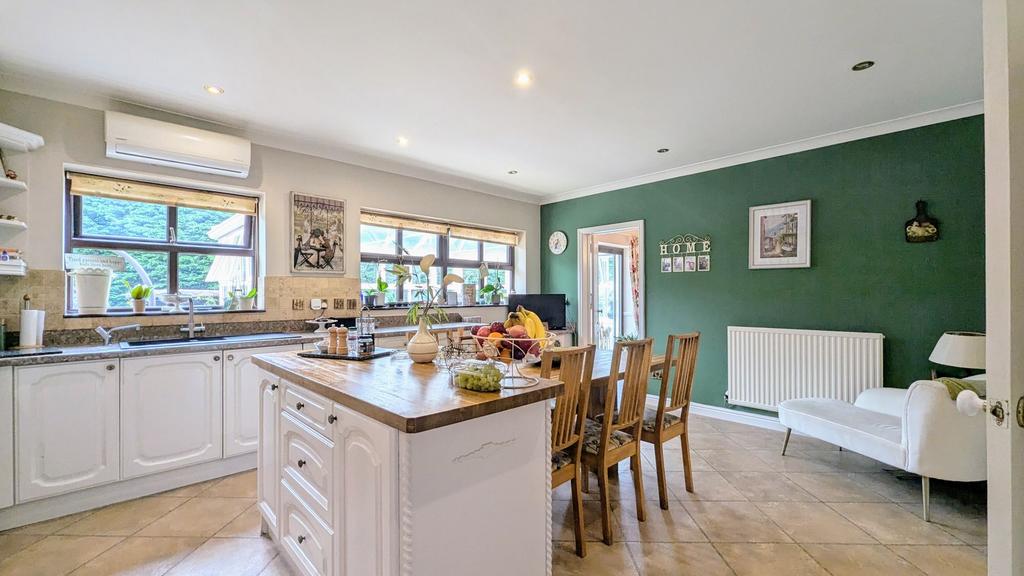 Kitchen/Breakfast Room