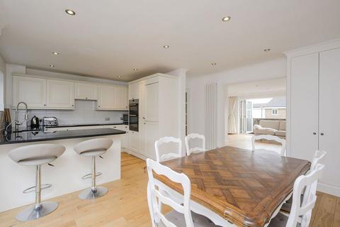 6 bedroom end of terrace house for sale, Heights Close, London SW20