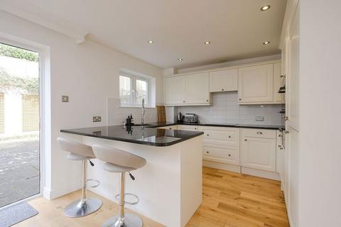 8 Heights Close, London, SW20 0TH