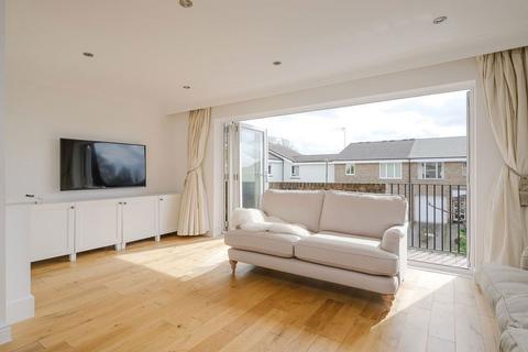 8 Heights Close, London, SW20 0TH