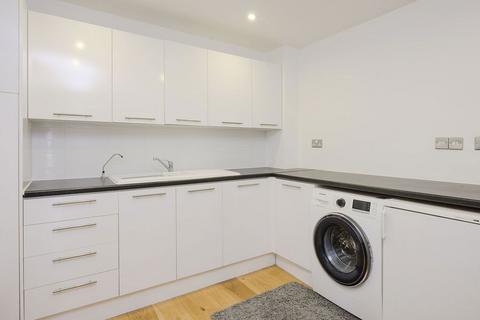 8 Heights Close, London, SW20 0TH