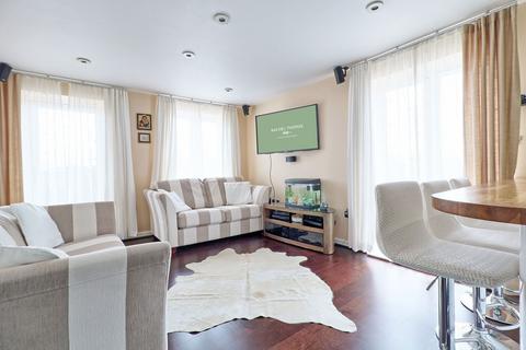 12, Capri House Anglia Way, South Ockendon, RM15 5FL