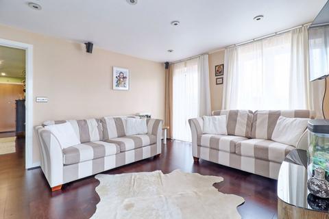 12, Capri House Anglia Way, South Ockendon, RM15 5FL