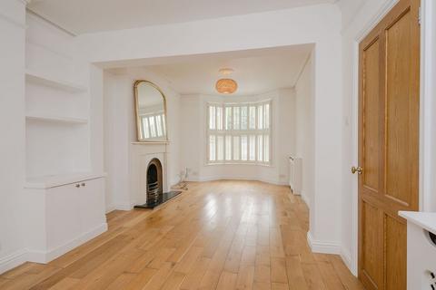 4 bedroom end of terrace house for sale, Durham Road, London SW20