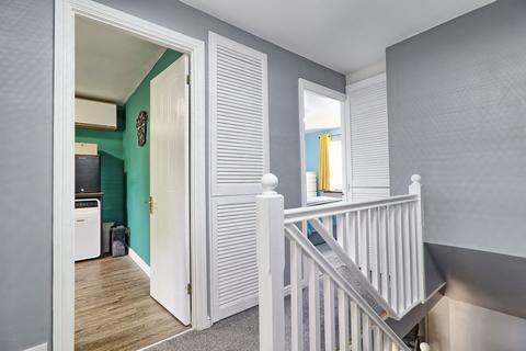 16 Harris Close, Romford, RM3 8PQ