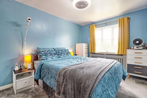 16 Harris Close, Romford, RM3 8PQ