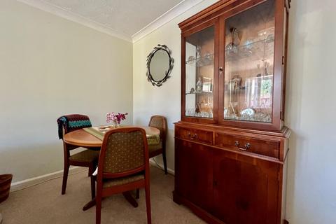 6 Lambsdowne, Dursley, GL11 6PX