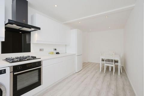 17 Hadleigh Close, London, SW20 9AW