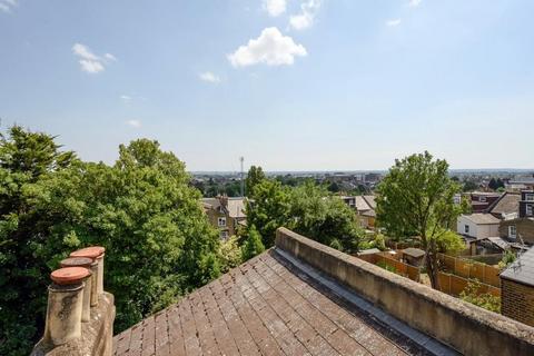 2 bedroom maisonette for sale, Woodside, London SW19