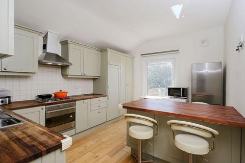 2 bedroom maisonette for sale, Woodside, London SW19