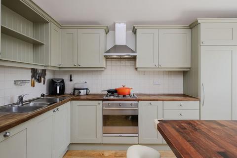 2 bedroom maisonette for sale, Woodside, London SW19