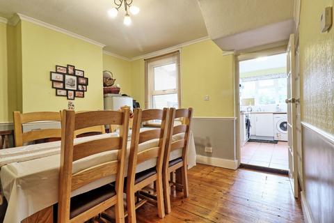 4 Whalebone Grove, Romford, RM6 6BU