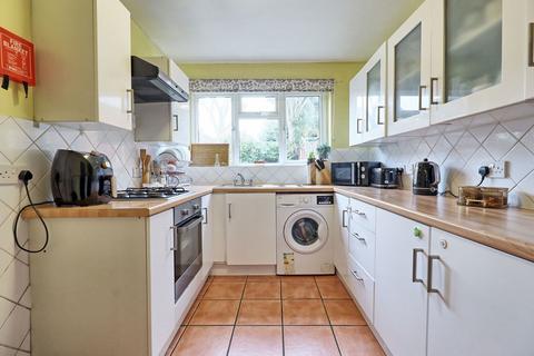 4 Whalebone Grove, Romford, RM6 6BU
