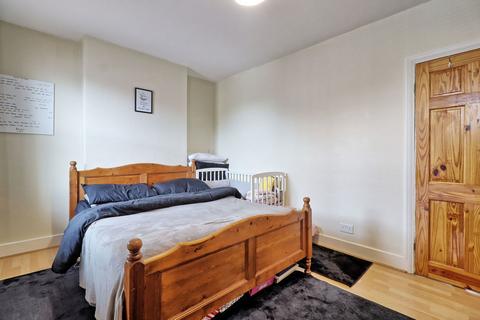 4 Whalebone Grove, Romford, RM6 6BU