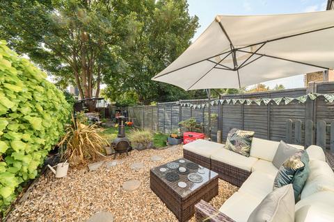 115 Murray Road, London, W5 4DB