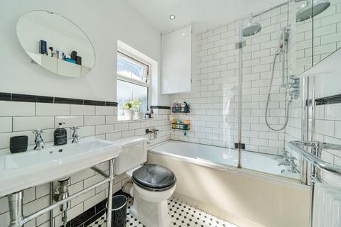 115 Murray Road, London, W5 4DB