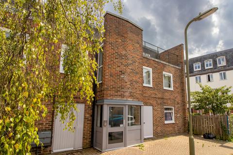 4 bedroom apartment to rent, Lower Brook Street, Winchester, Hampshire, SO23