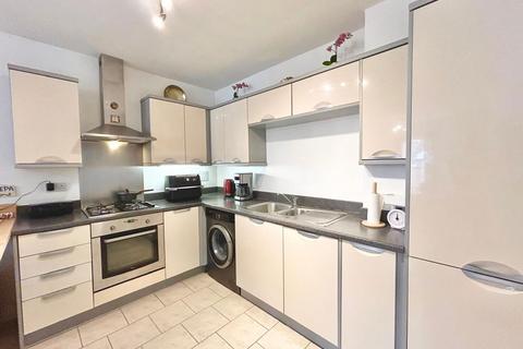 2 bedroom flat to rent, Winton Close, Winchester, SO22 6DJ