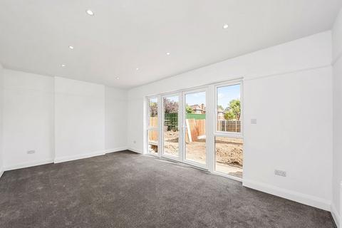 4 bedroom semi-detached house to rent, Goldsborough Crescent, London E4