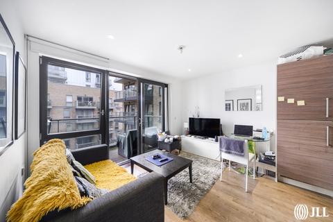 Studio to rent, Casson Apartments, London E14