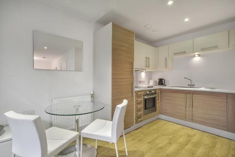 Studio to rent, Upper North Street London E14