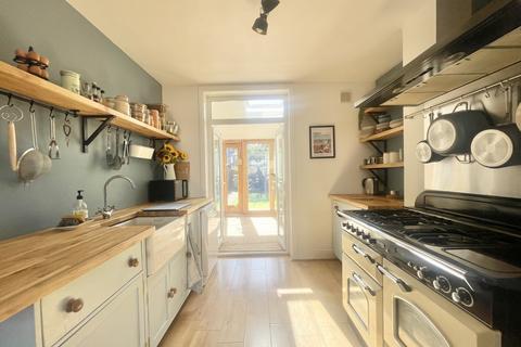 16 Ashwood Road, Exeter, EX2 8JN