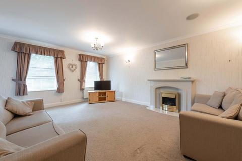 2 bedroom flat for sale, Warwick Road, Knowle, Solihull, West Midlands, B93