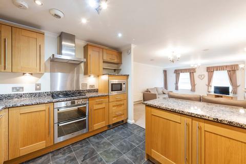 2 bedroom flat for sale, Warwick Road, Knowle, Solihull, West Midlands, B93