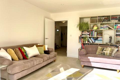 10 Blencowe Crescent, Steeple Claydon, Buckingham, MK18 2GY